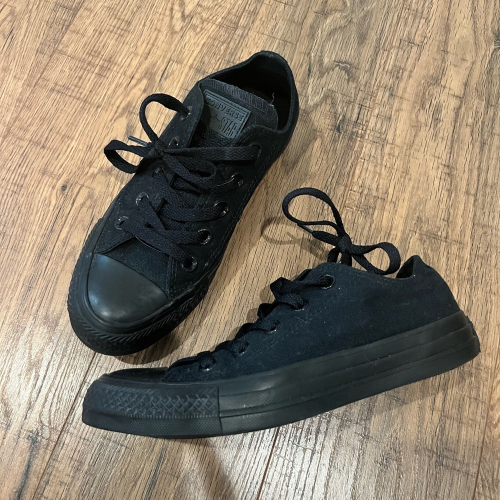 Converse Men’s 5 / Women’s 6.5